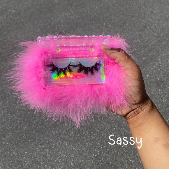 Mink Lashes - Picture 3 of 3